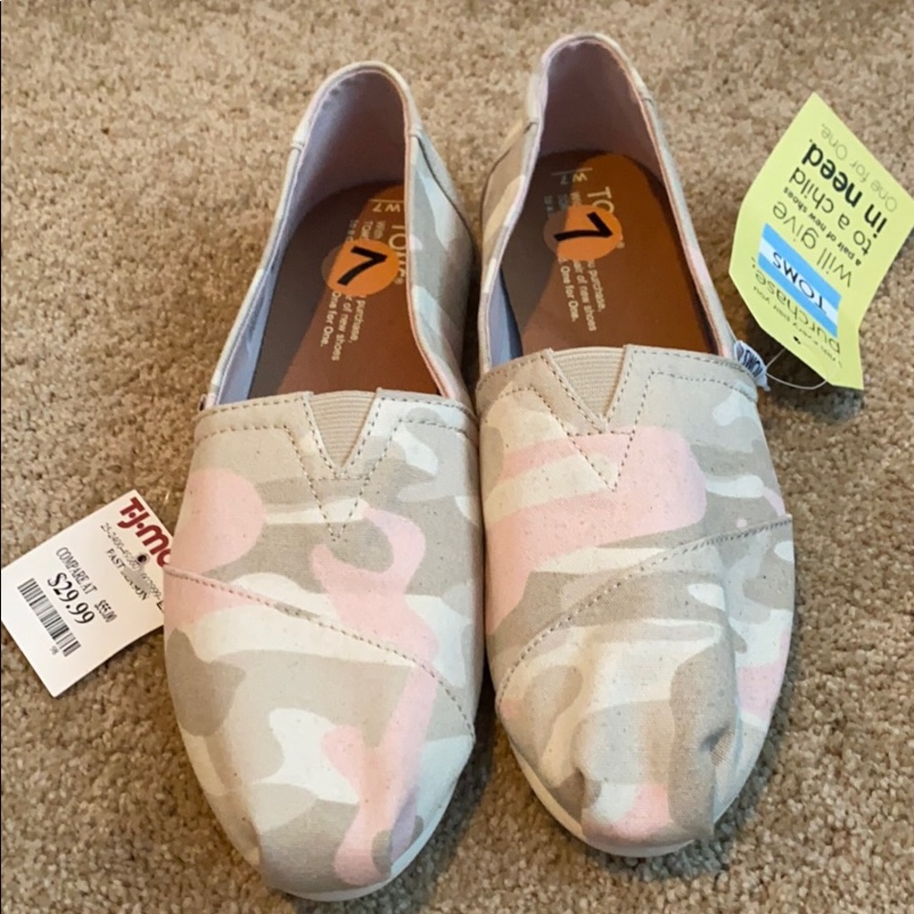 Pink camouflage TOMS